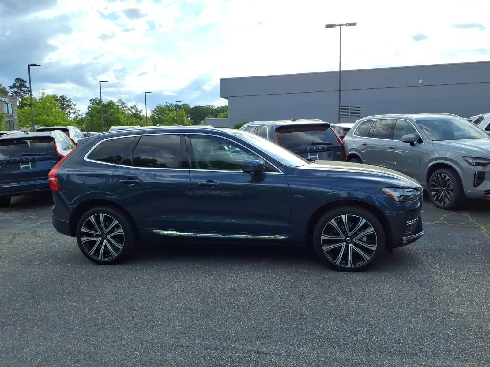 Certified 2023 Volvo XC60 B5 Ultimate w/ Climate Package FWD image 2
