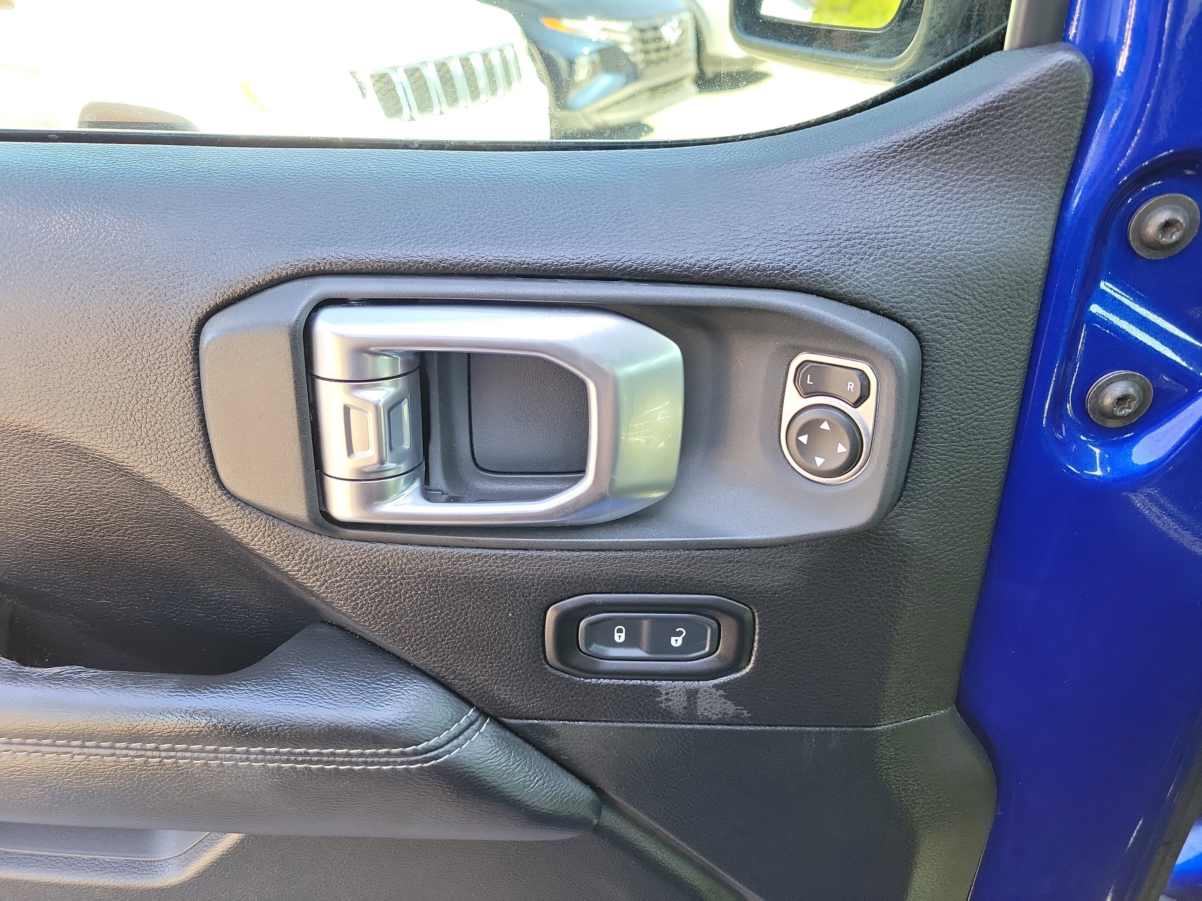 Used 2020 Jeep Wrangler Unlimited Sahara AWD/4WD image 20