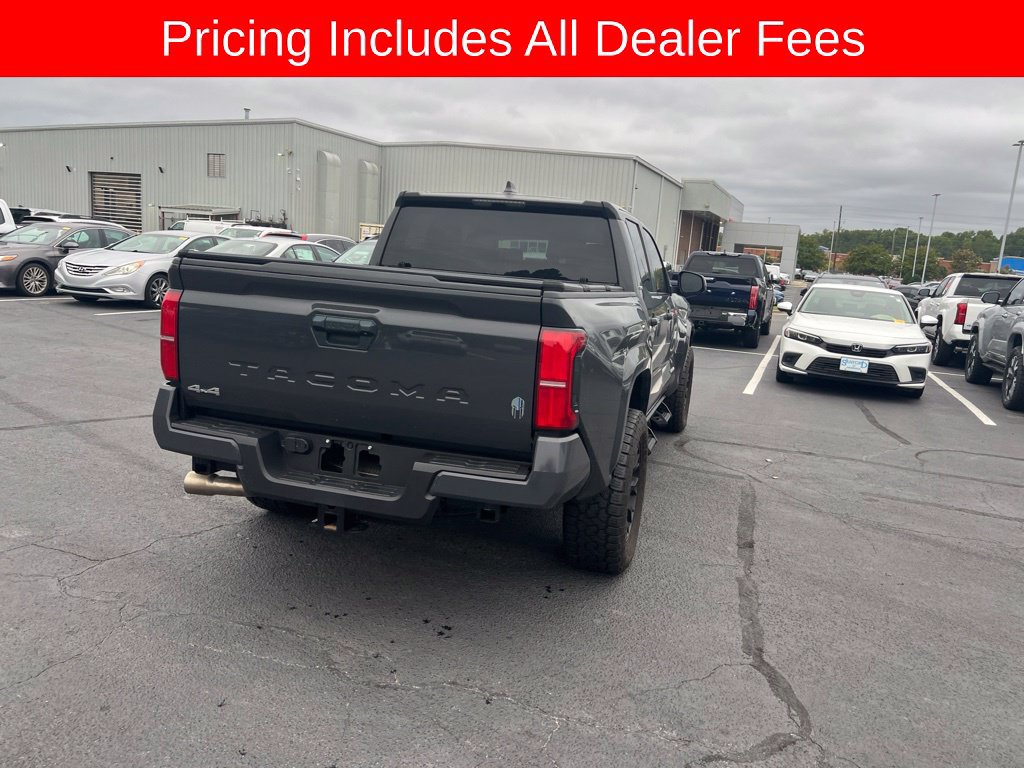 Used 2025 Toyota Tacoma SR5 AWD/4WD image 25
