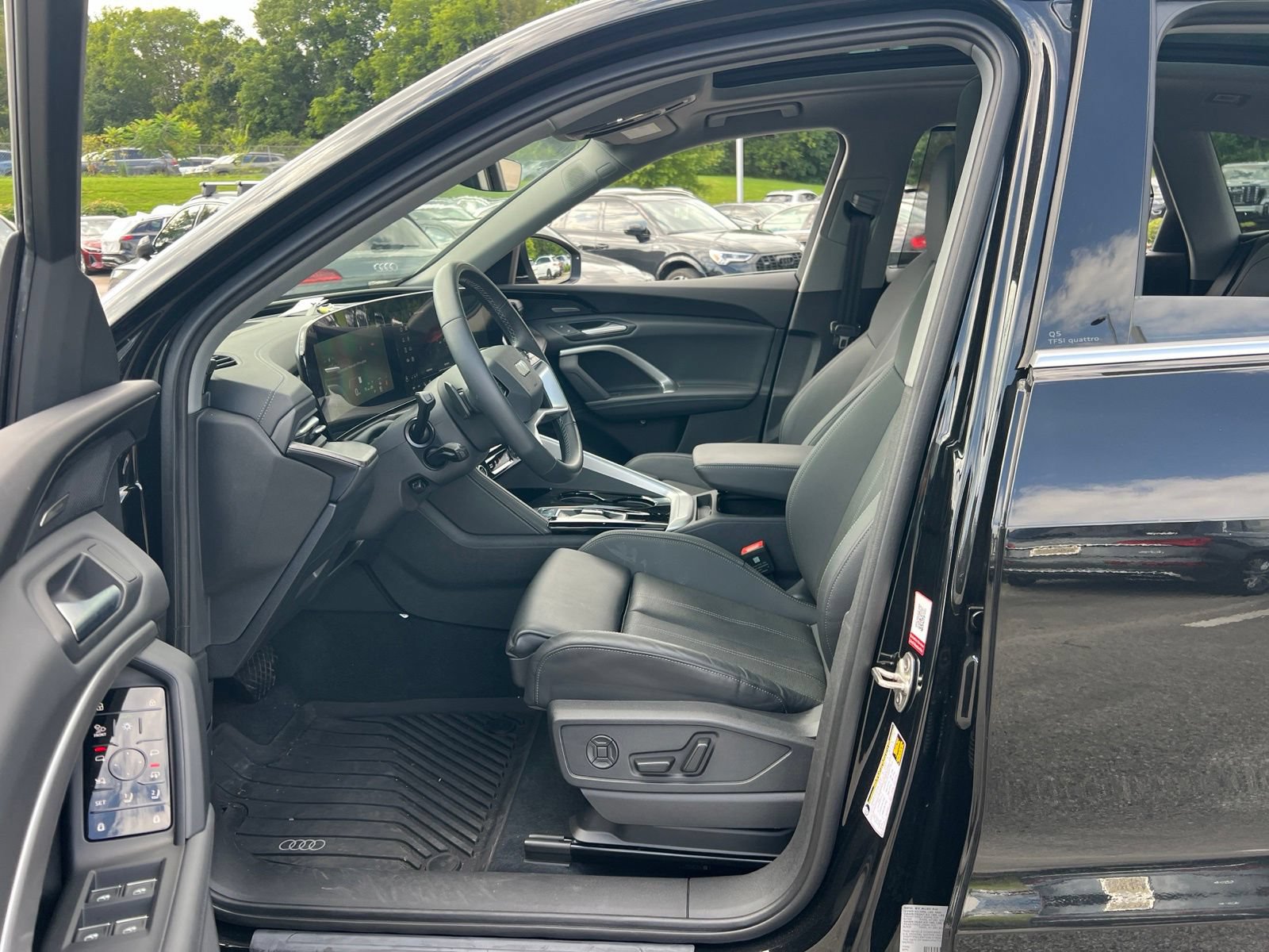 Used 2025 Audi Q5 Premium Plus w/ Premium Plus AWD/4WD image 23