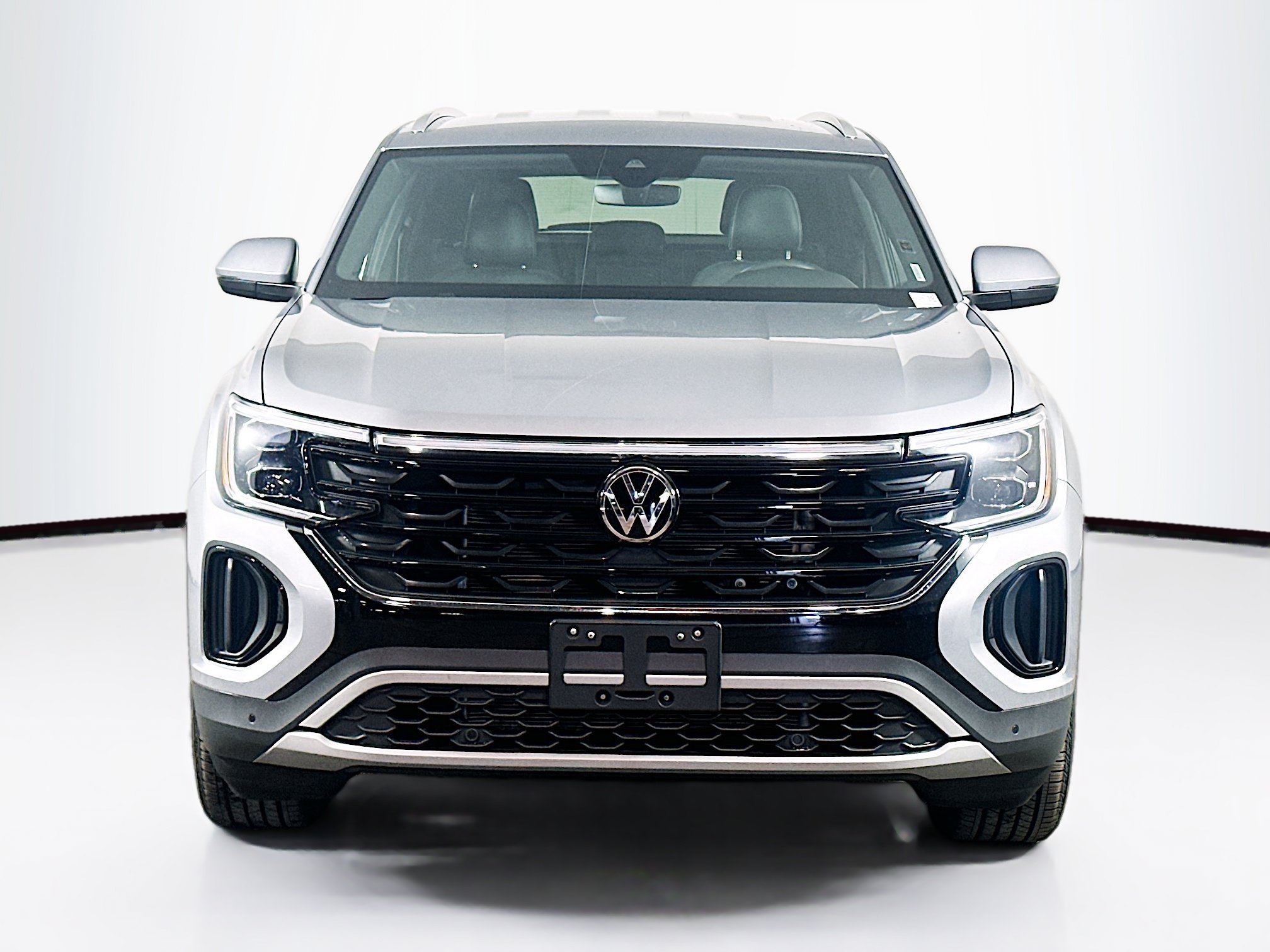 Used 2025 Volkswagen Atlas Cross Sport SE FWD image 2