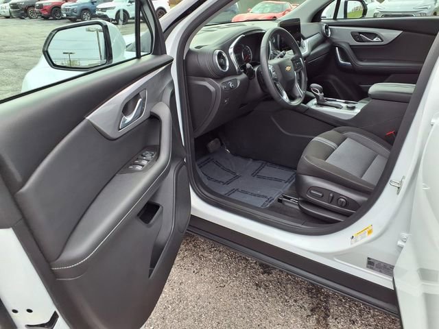 Used 2025 Chevrolet Blazer LT AWD/4WD image 44