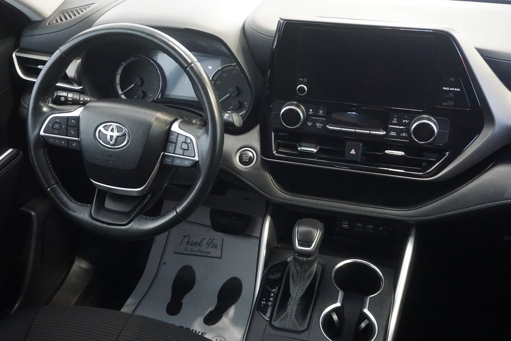 Certified 2024 Toyota Highlander LE FWD image 29