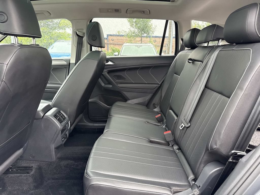 Used 2024 Volkswagen Tiguan SE w/ Panoramic Sunroof Package AWD/4WD image 11