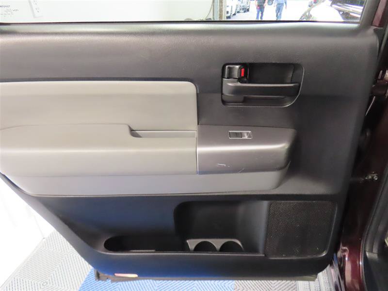 Used 2019 Toyota Sequoia SR5 AWD/4WD image 28