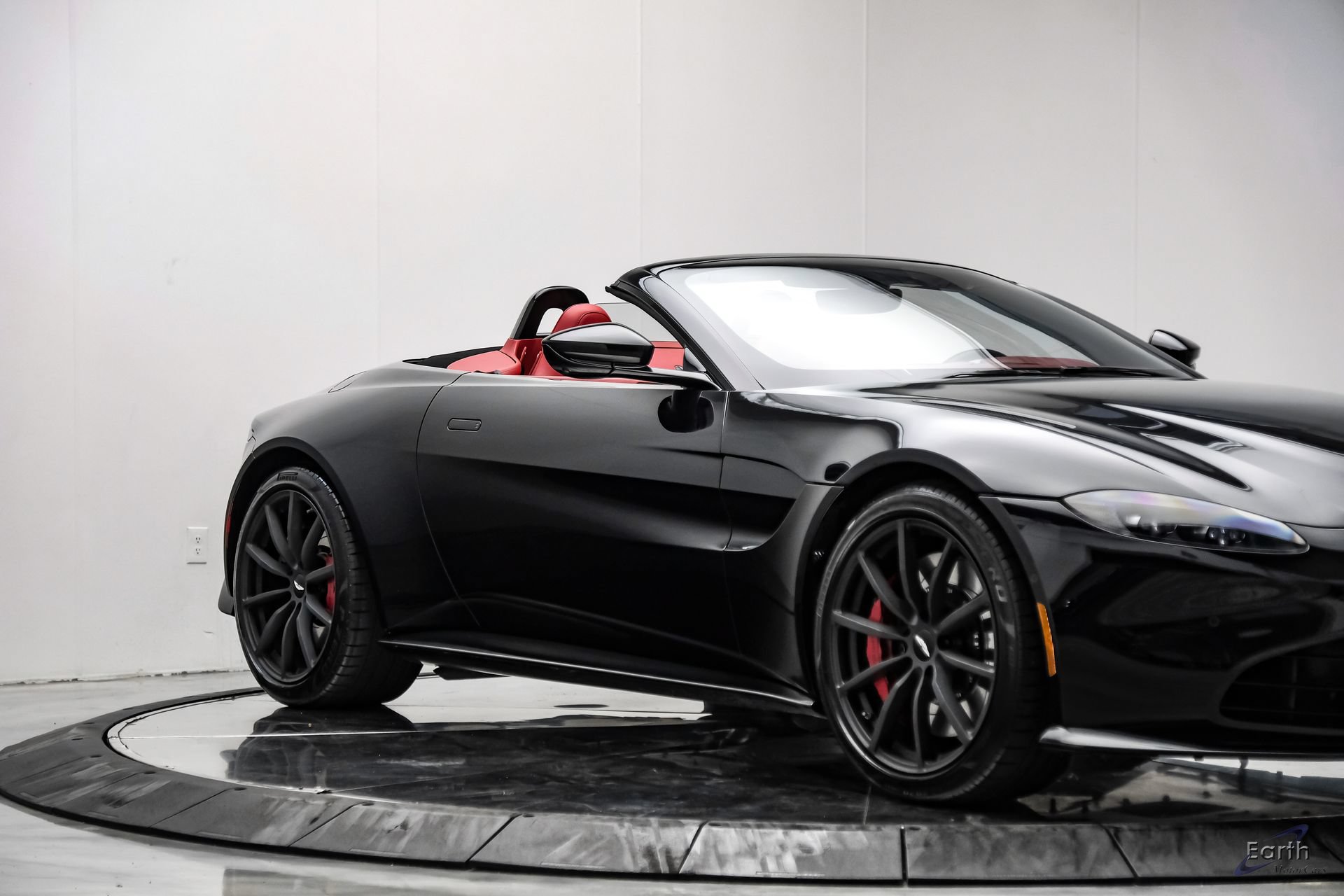 Used 2022 Aston Martin V8 Vantage Roadster RWD image 33
