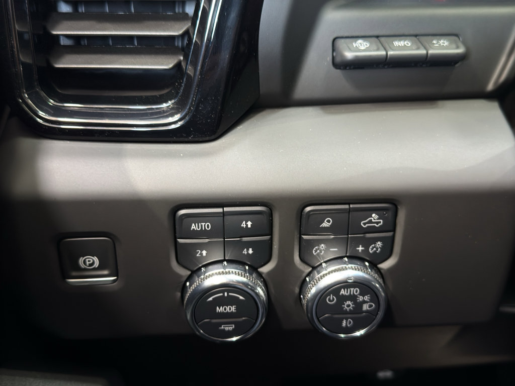 Used 2025 GMC Sierra 1500 AT4 w/ Technology Package AWD/4WD image 37