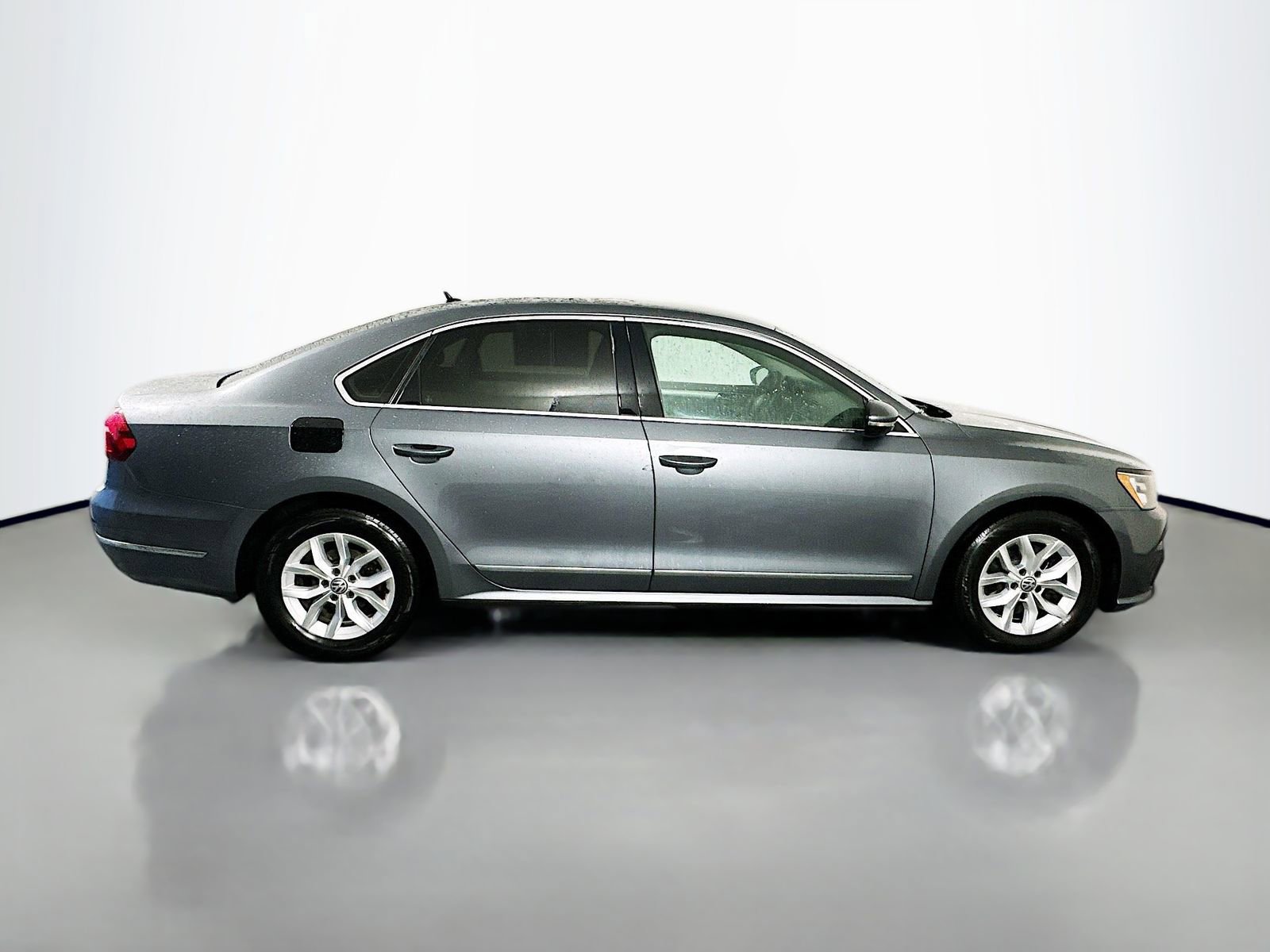 Used 2017 Volkswagen Passat 1.8T S FWD image 8