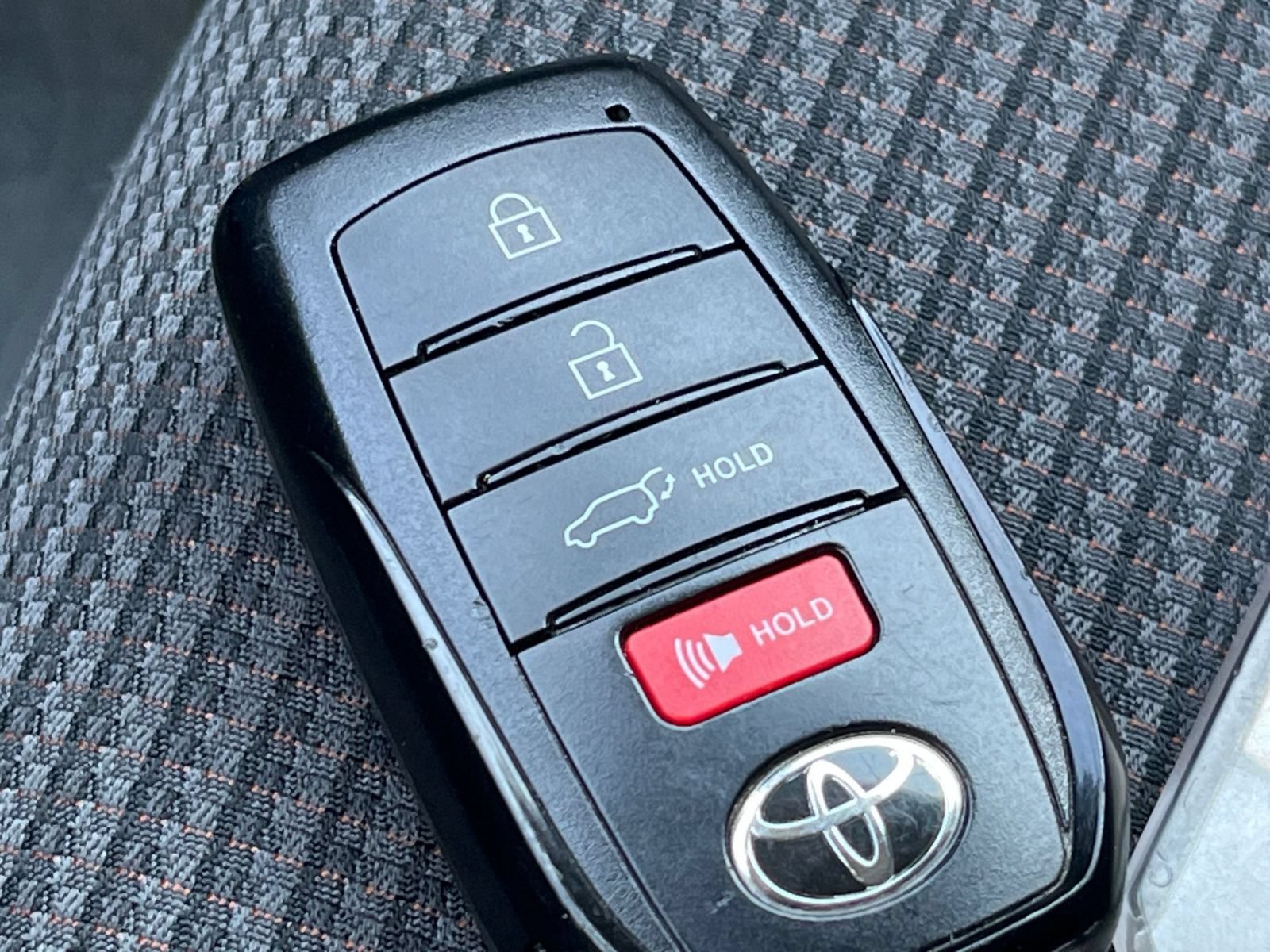 Used 2025 Toyota Highlander LE FWD image 27