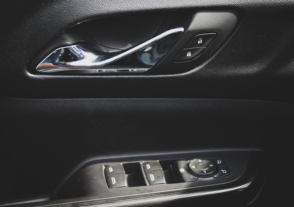Used 2018 GMC Acadia SLT FWD image 8