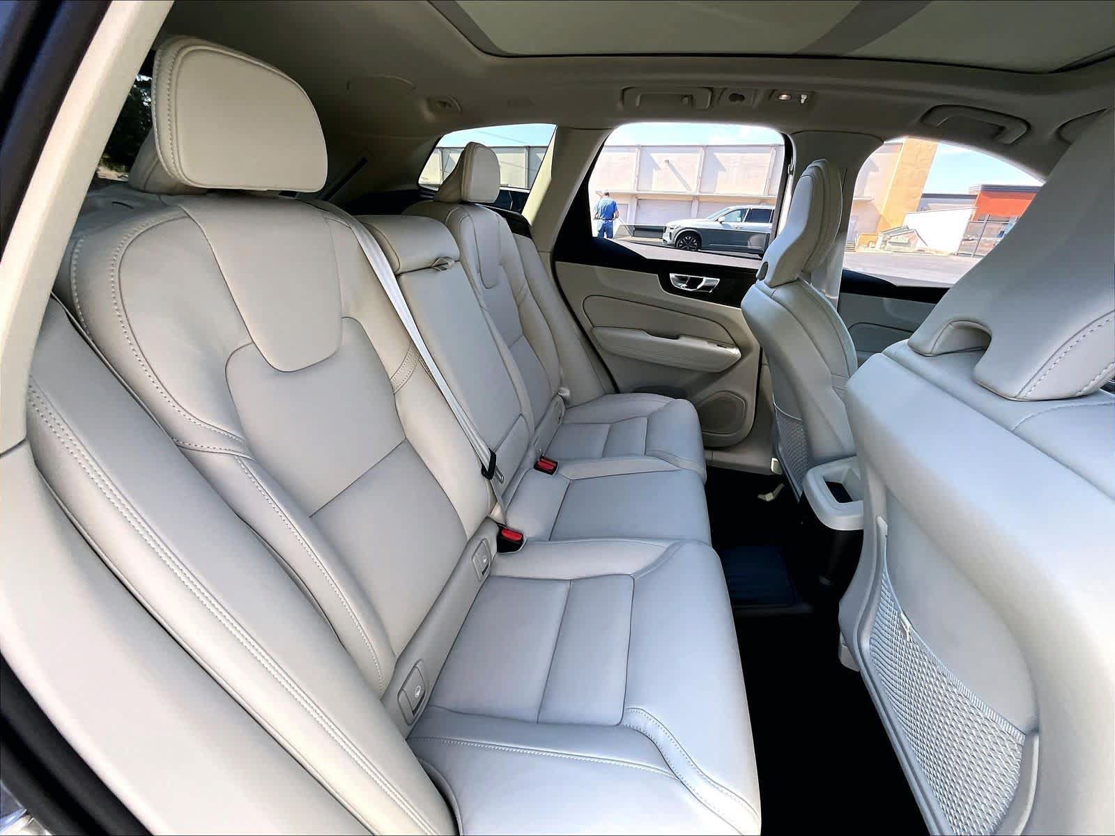 Used 2026 Volvo XC60 T8 Ultra w/ Protection Package Premier AWD/4WD image 30