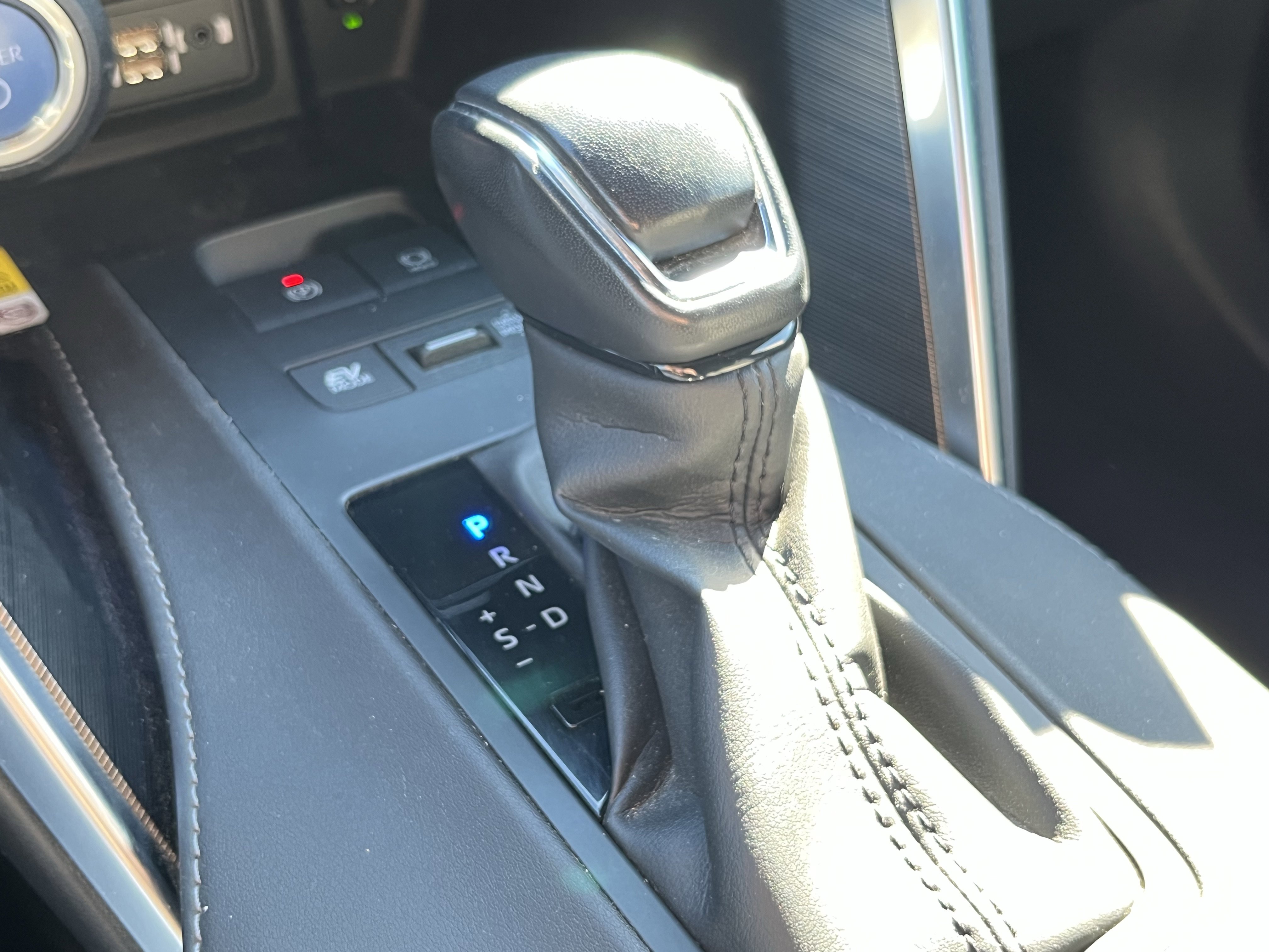 Used 2022 Toyota Venza XLE image 28