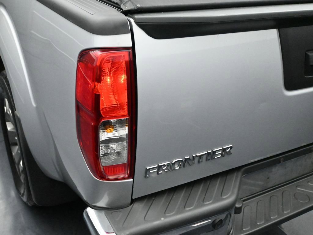 Used 2014 Nissan Frontier SL w/ SL Moonroof Package image 12