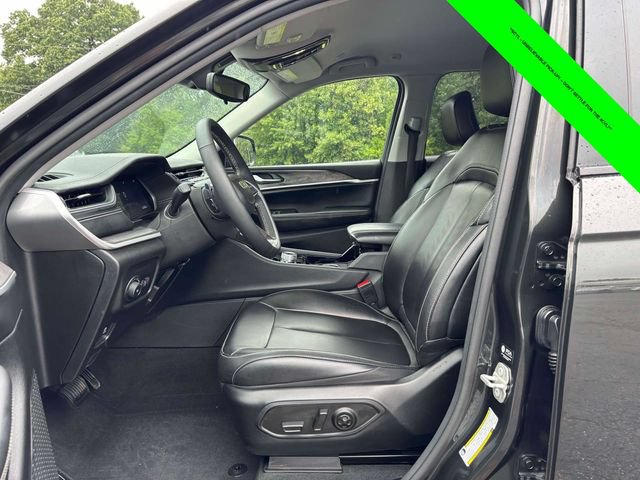 Used 2023 Jeep Grand Cherokee Limited AWD/4WD image 3