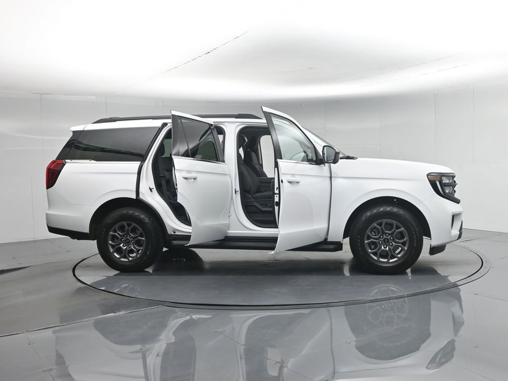 Used 2025 Ford Expedition Active AWD/4WD image 5