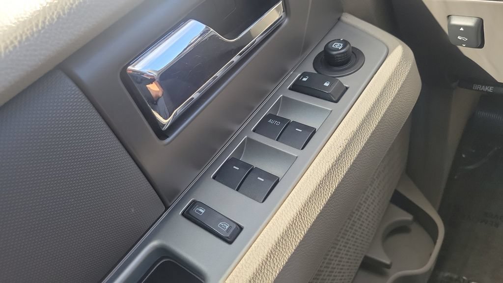 Used 2013 Ford Expedition XLT RWD image 16
