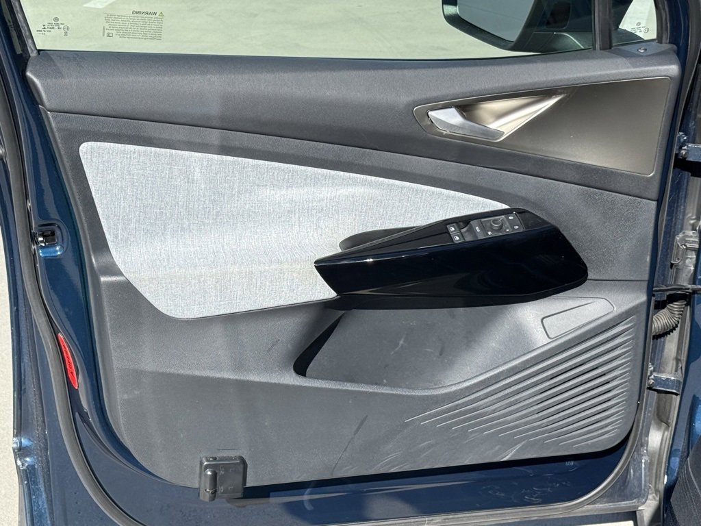 Used 2023 Volkswagen ID.4 Pro image 11