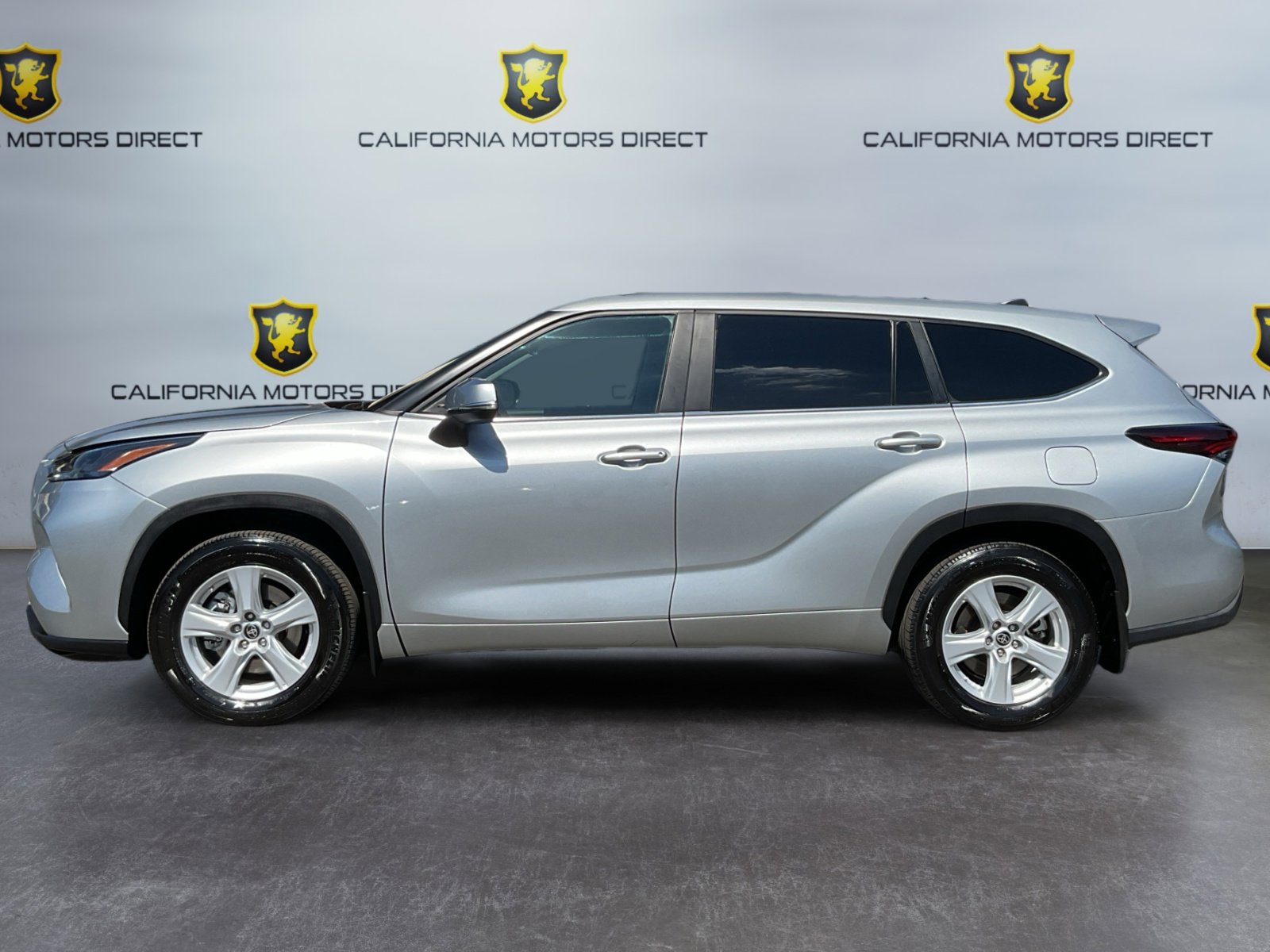 Used 2024 Toyota Highlander LE image 8