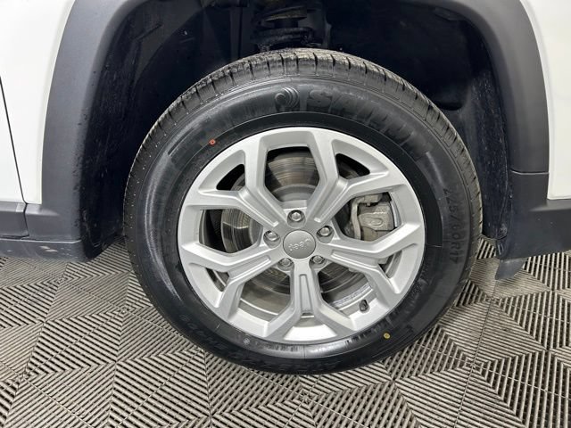 Used 2024 Jeep Compass Latitude AWD/4WD image 7