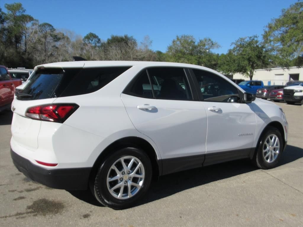 Used 2024 Chevrolet Equinox LS w/ Driver Confidence II Package image 6