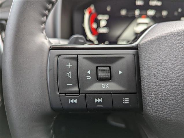 Used 2025 Nissan Rogue Platinum image 13