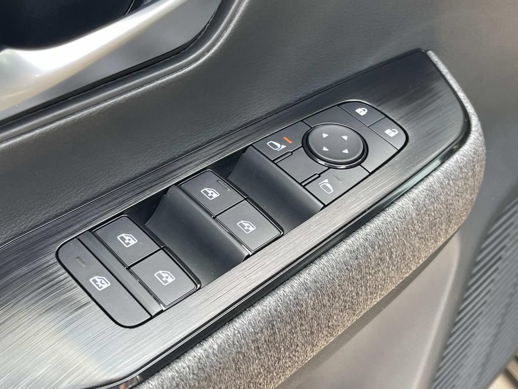 New 2026 Nissan Kicks SV w/ Cold Weather Package FWD image 21