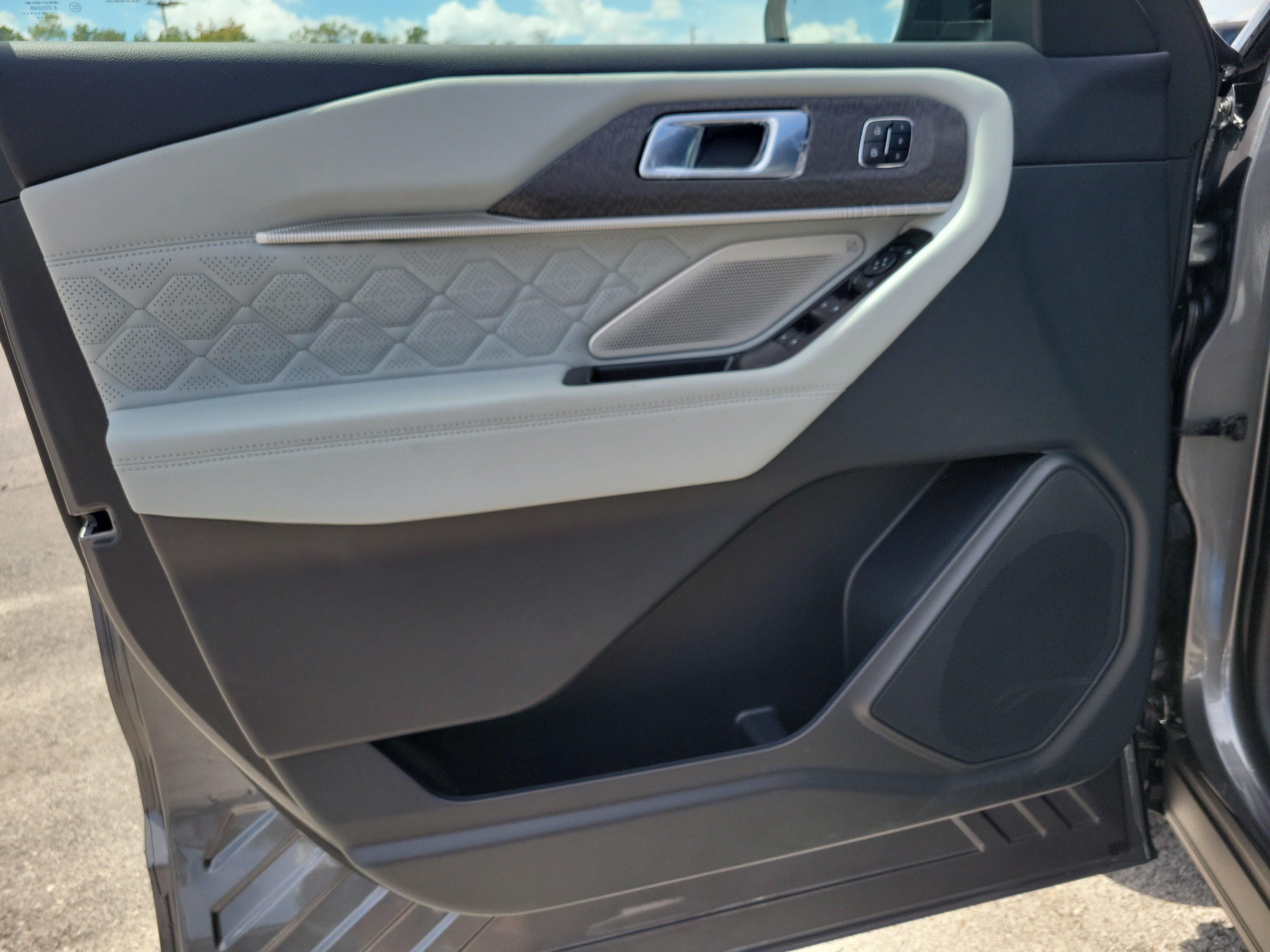 New 2027 Ford Explorer Platinum w/ 3.0L Ultimate Package RWD image 26