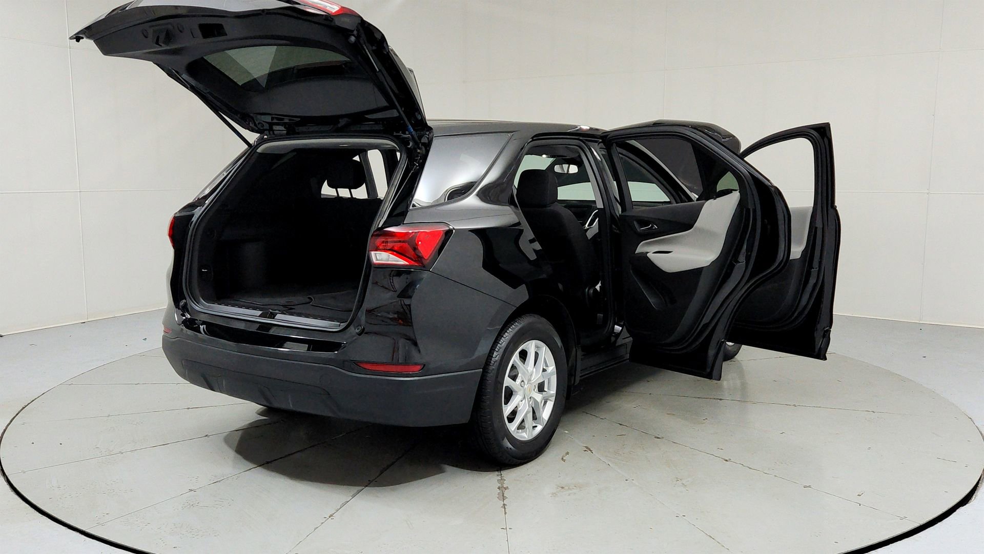 Certified 2024 Chevrolet Equinox LS w/ LS Convenience Package FWD image 10