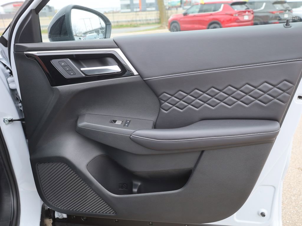 New 2025 Mitsubishi Outlander SEL Black Edition image 17