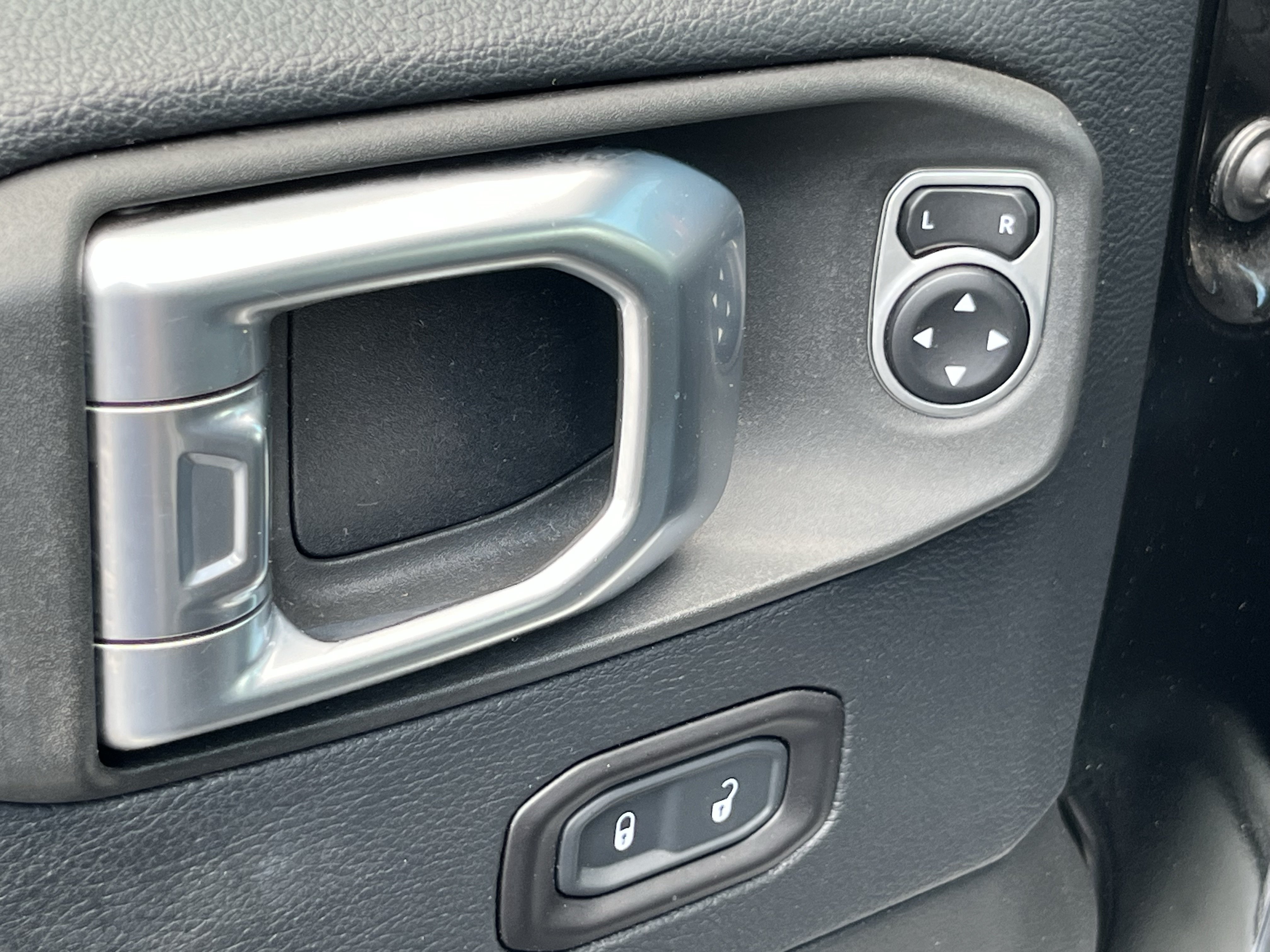 Used 2018 Jeep Wrangler Unlimited Rubicon AWD/4WD image 22