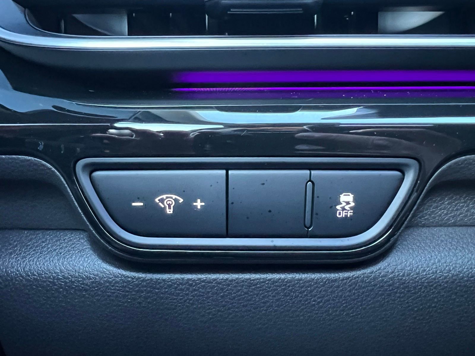 Used 2025 Kia Carnival SX Prestige image 37