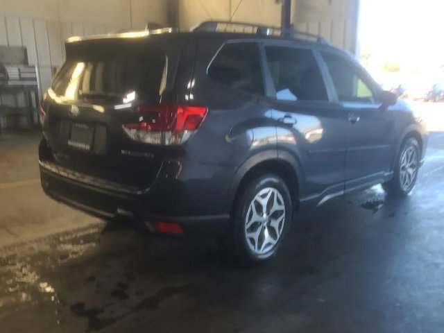 Used 2019 Subaru Forester Premium AWD/4WD image 5