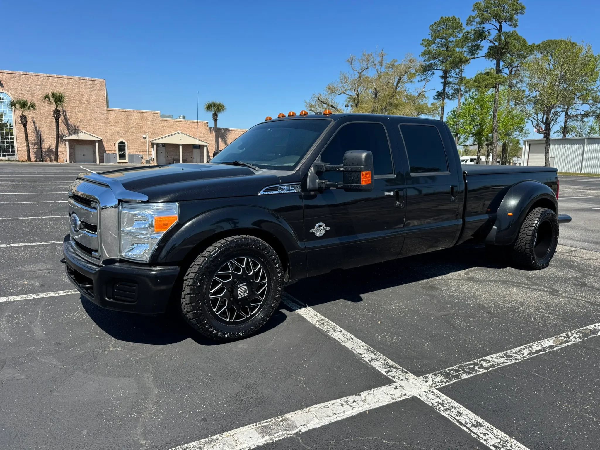 Used 2011 Ford F350 Lariat RWD image 2