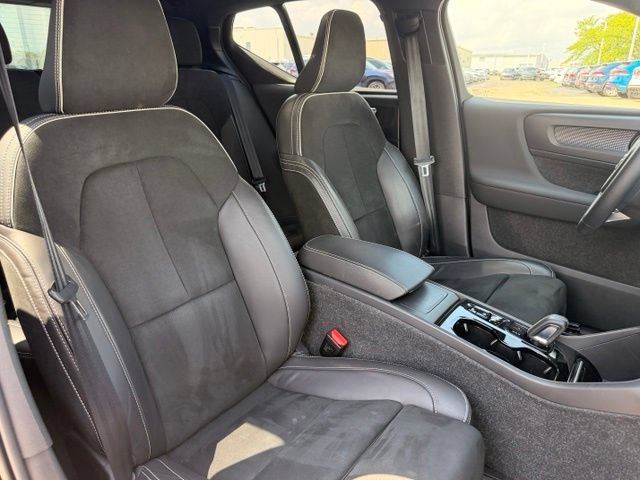 Used 2022 Volvo XC40 T5 R-Design w/ Climate Package AWD/4WD image 18