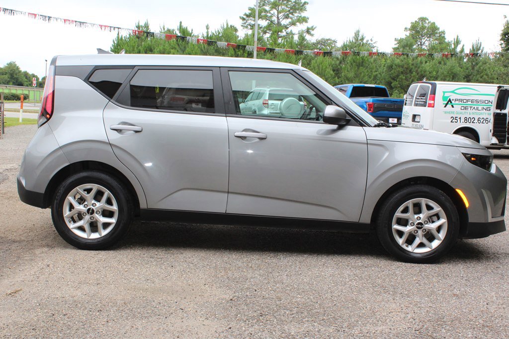 Used 2024 Kia Soul LX w/ Option Group 015 image 11