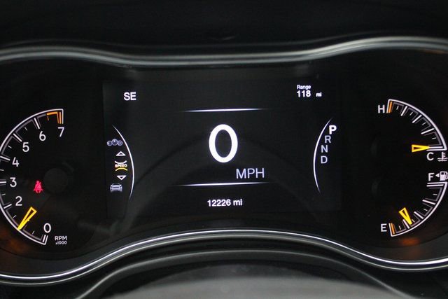 Used 2022 Jeep Grand Cherokee Laredo X image 16