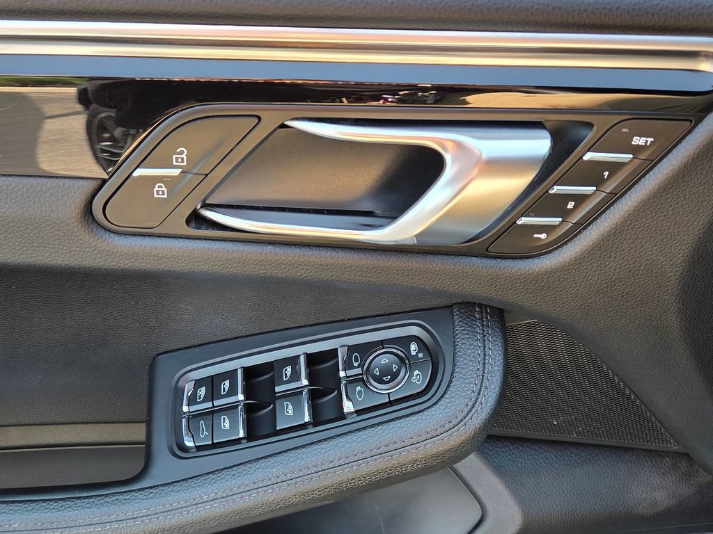 Certified 2019 Porsche Macan S AWD/4WD image 7