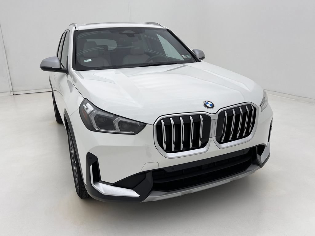 Used 2023 BMW X1 xDrive28i w/ Convenience Package AWD/4WD image 3