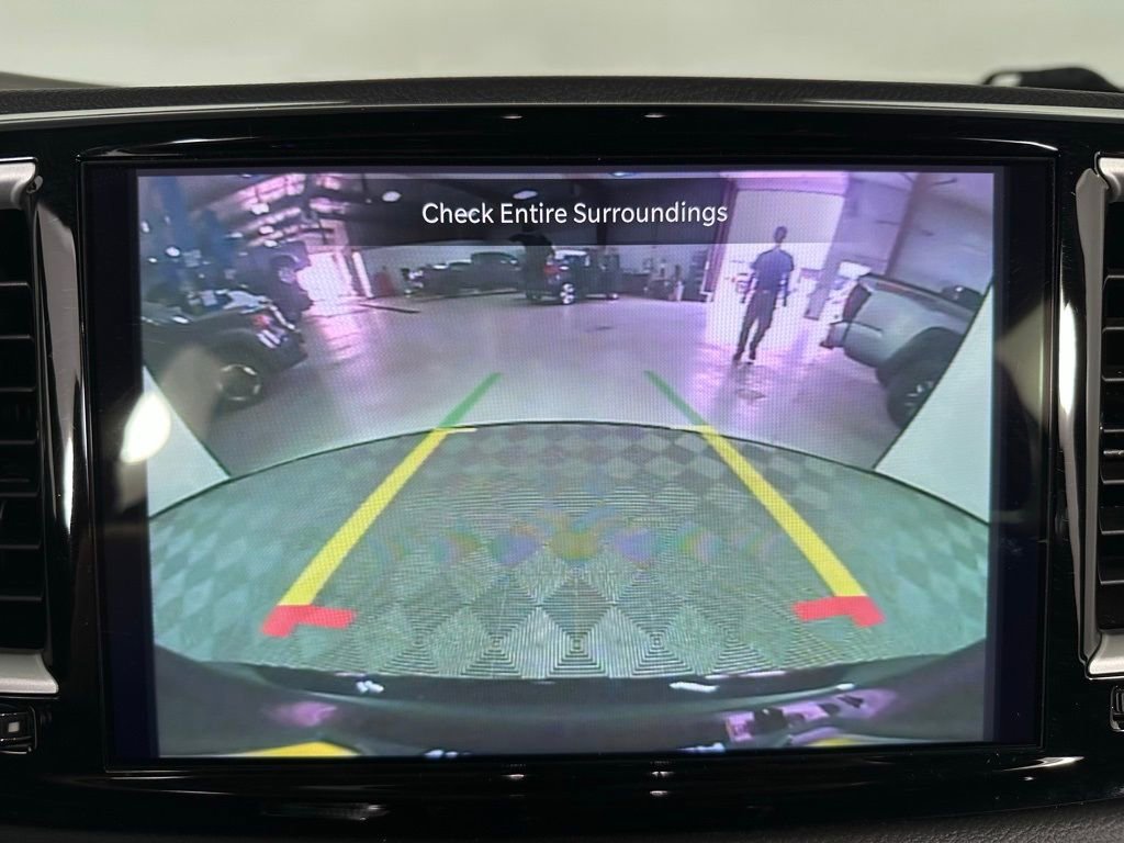 Used 2024 Chrysler Pacifica Touring-L image 7