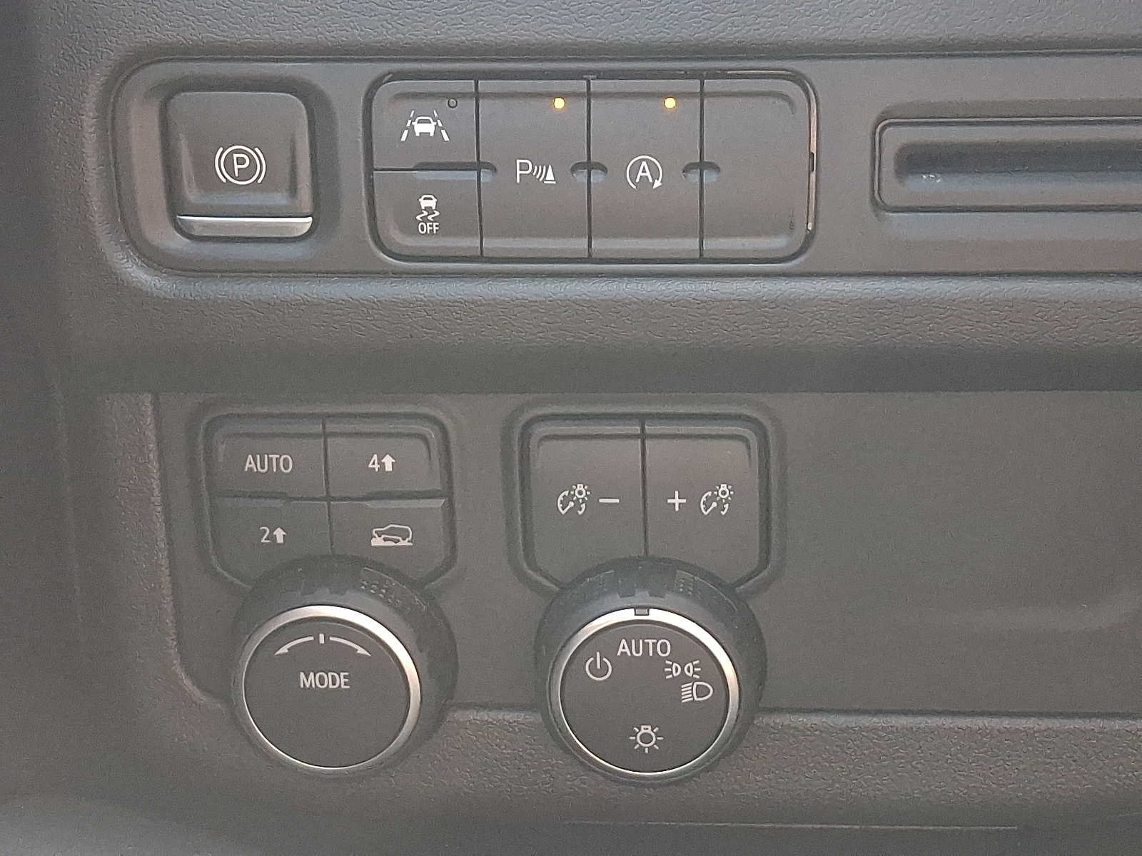 Used 2023 Chevrolet Suburban RST AWD/4WD image 25