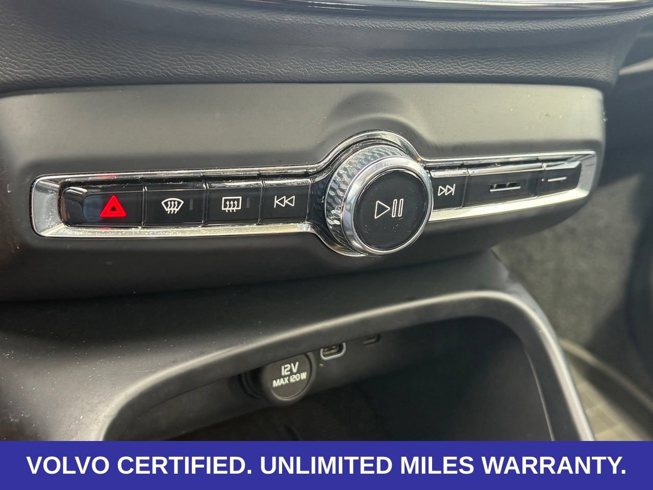 Certified 2026 Volvo XC40 B5 Plus AWD/4WD image 22