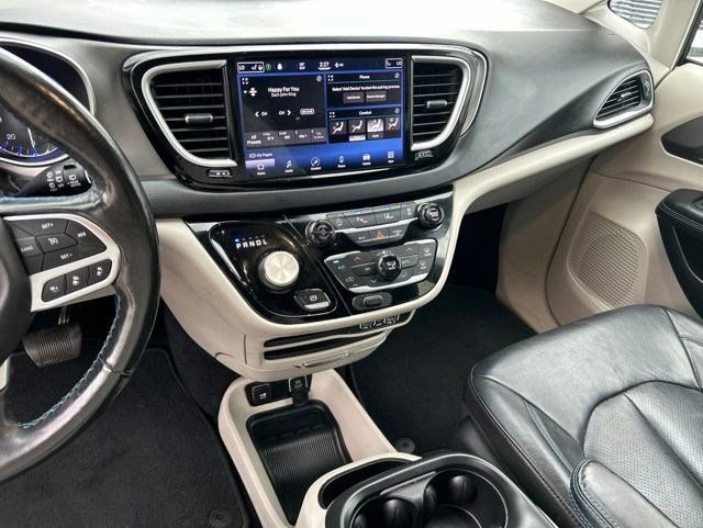 Used 2021 Chrysler Pacifica Touring-L FWD image 20
