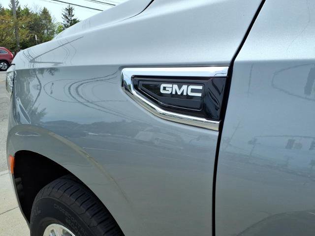 Used 2023 GMC Yukon SLT w/ SLT Premium Package AWD/4WD image 9