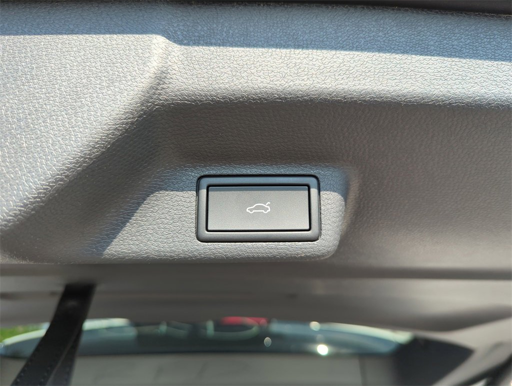 New 2025 Volkswagen ID. Buzz 1st Edition image 15