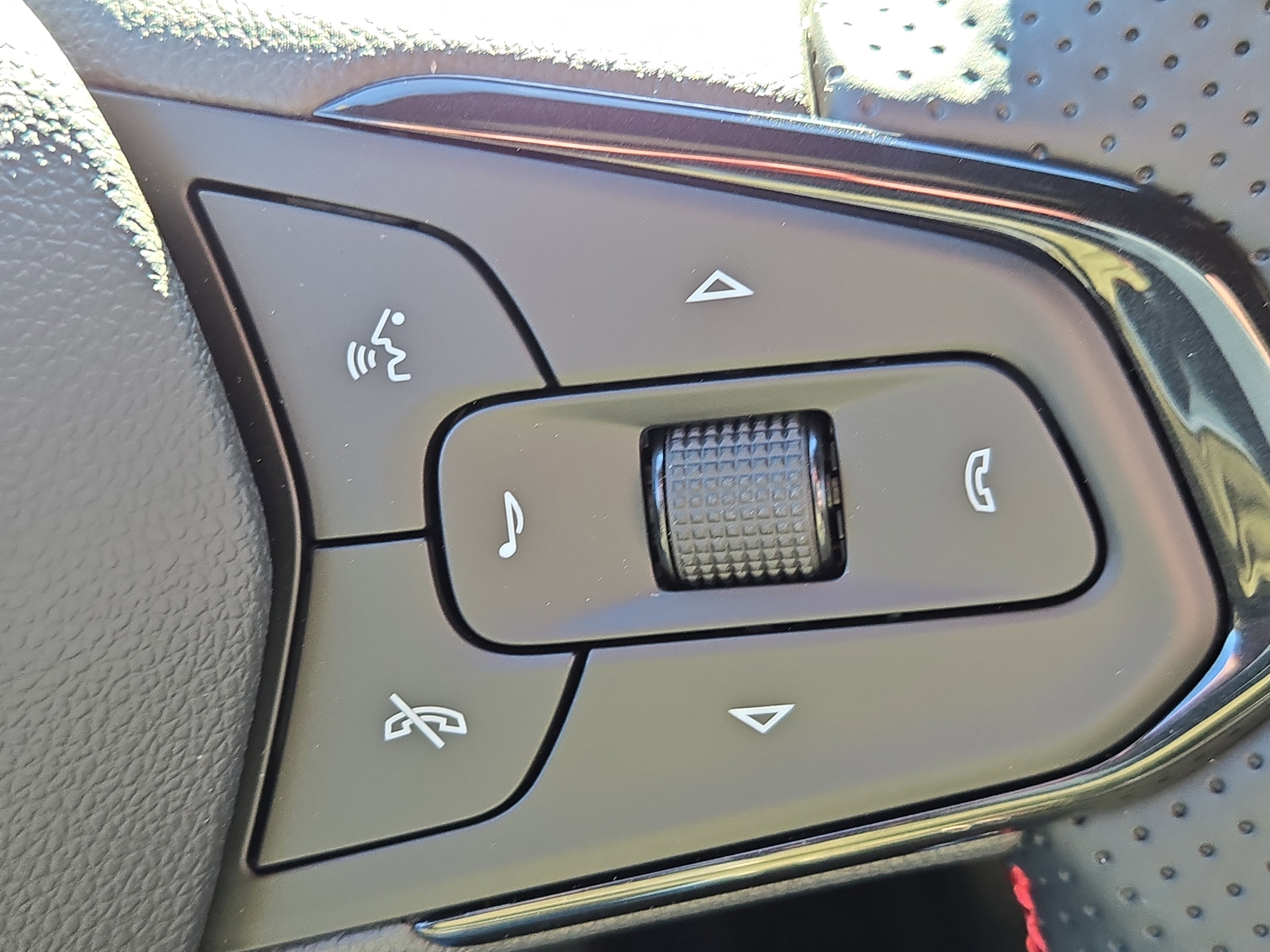 New 2026 Chevrolet Trax RS w/ Driver Confidence Package image 24