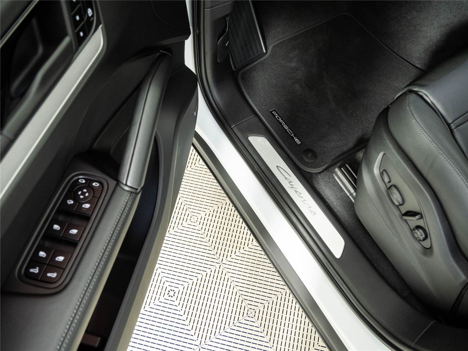New 2026 Porsche Cayenne AWD/4WD image 8