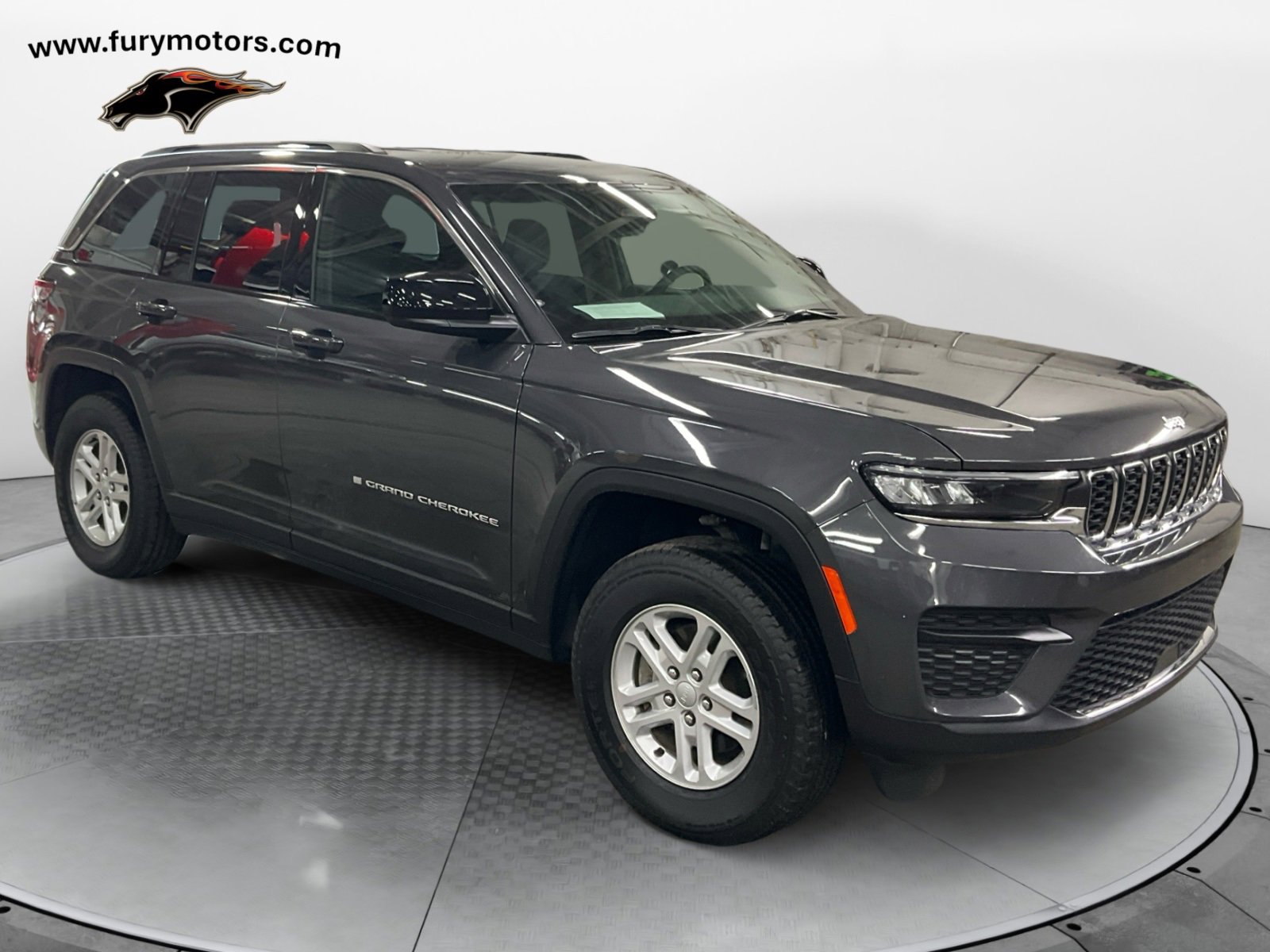 Used 2025 Jeep Grand Cherokee Laredo w/ Luxury Tech Group I image 2