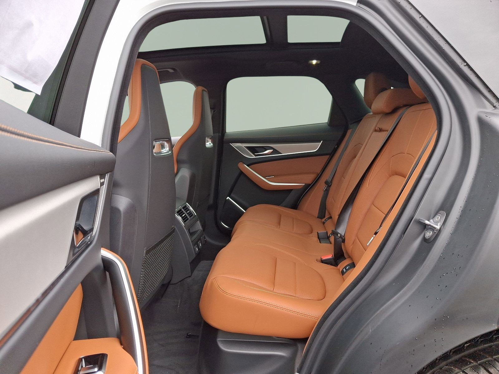 New 2026 Jaguar F-PACE R-Dynamic S image 8