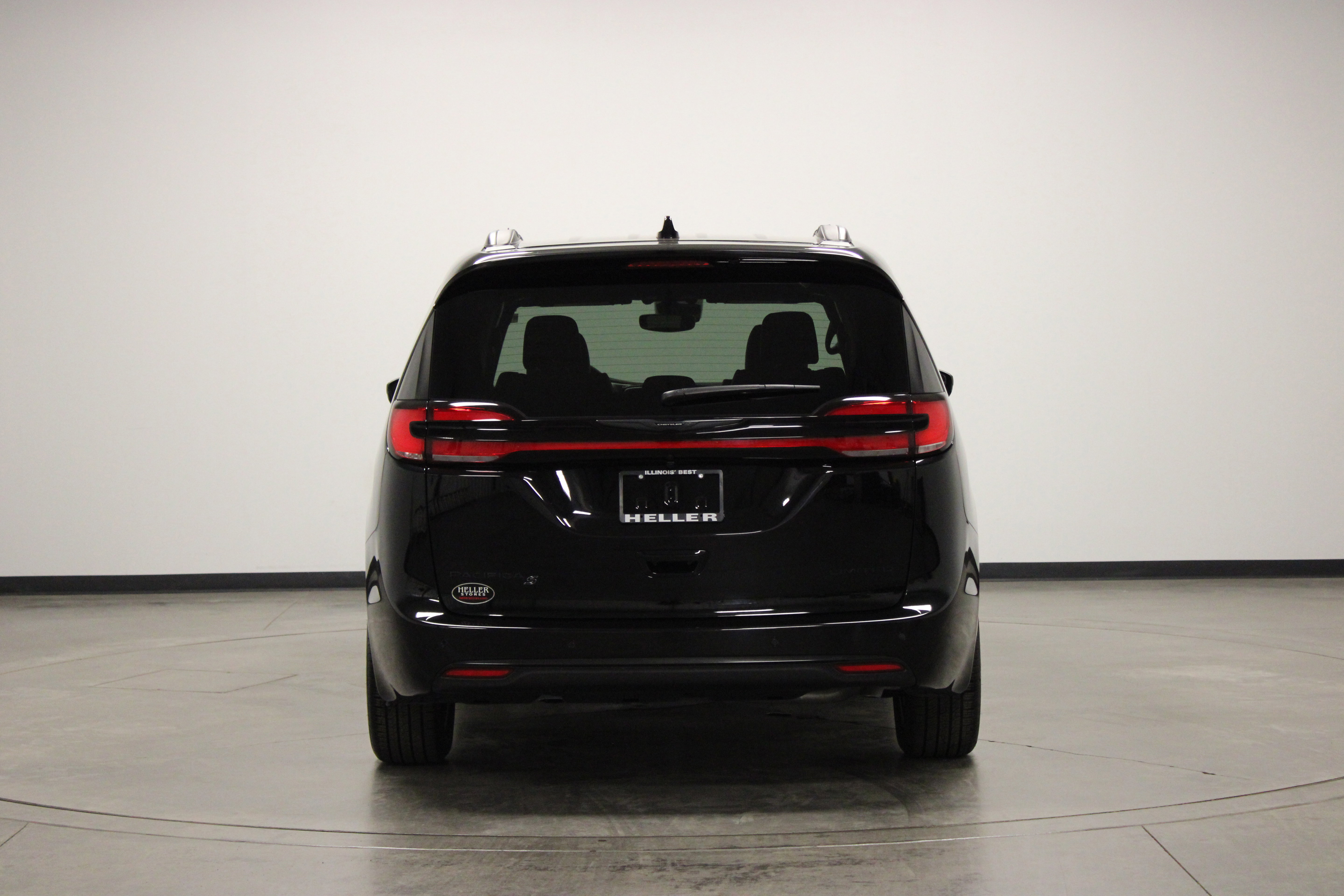 Used 2026 Chrysler Pacifica Limited w/ S Appearance Package FWD image 7