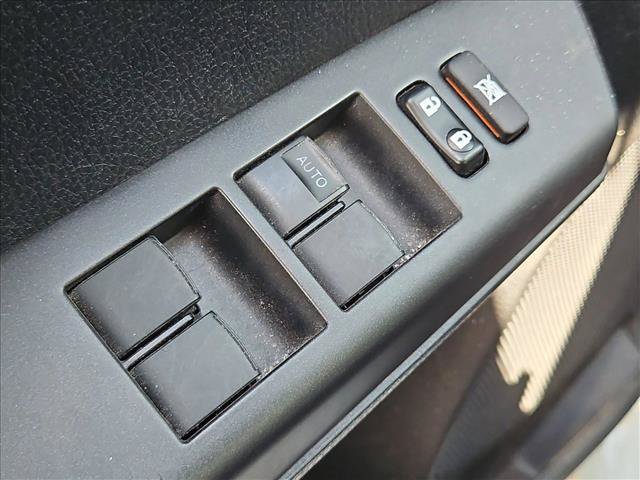 Used 2018 Toyota RAV4 XLE FWD image 12